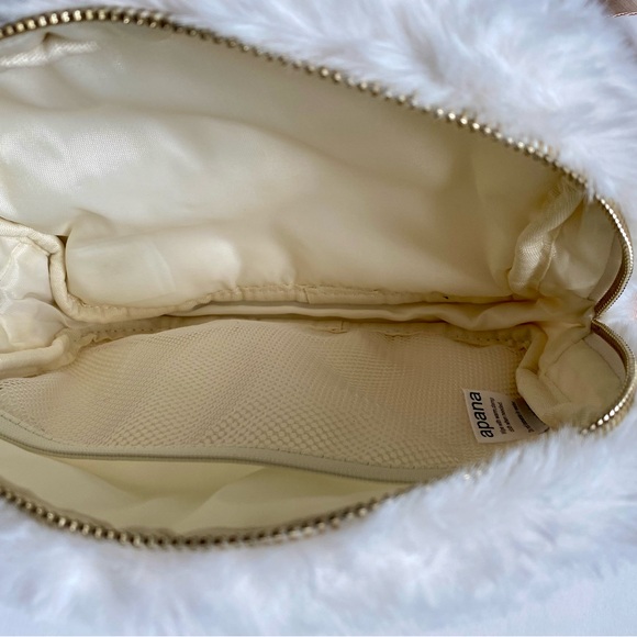 Apana NWOT White/Cream Large Faux Fur Belt Bag - Picture 3 of 4